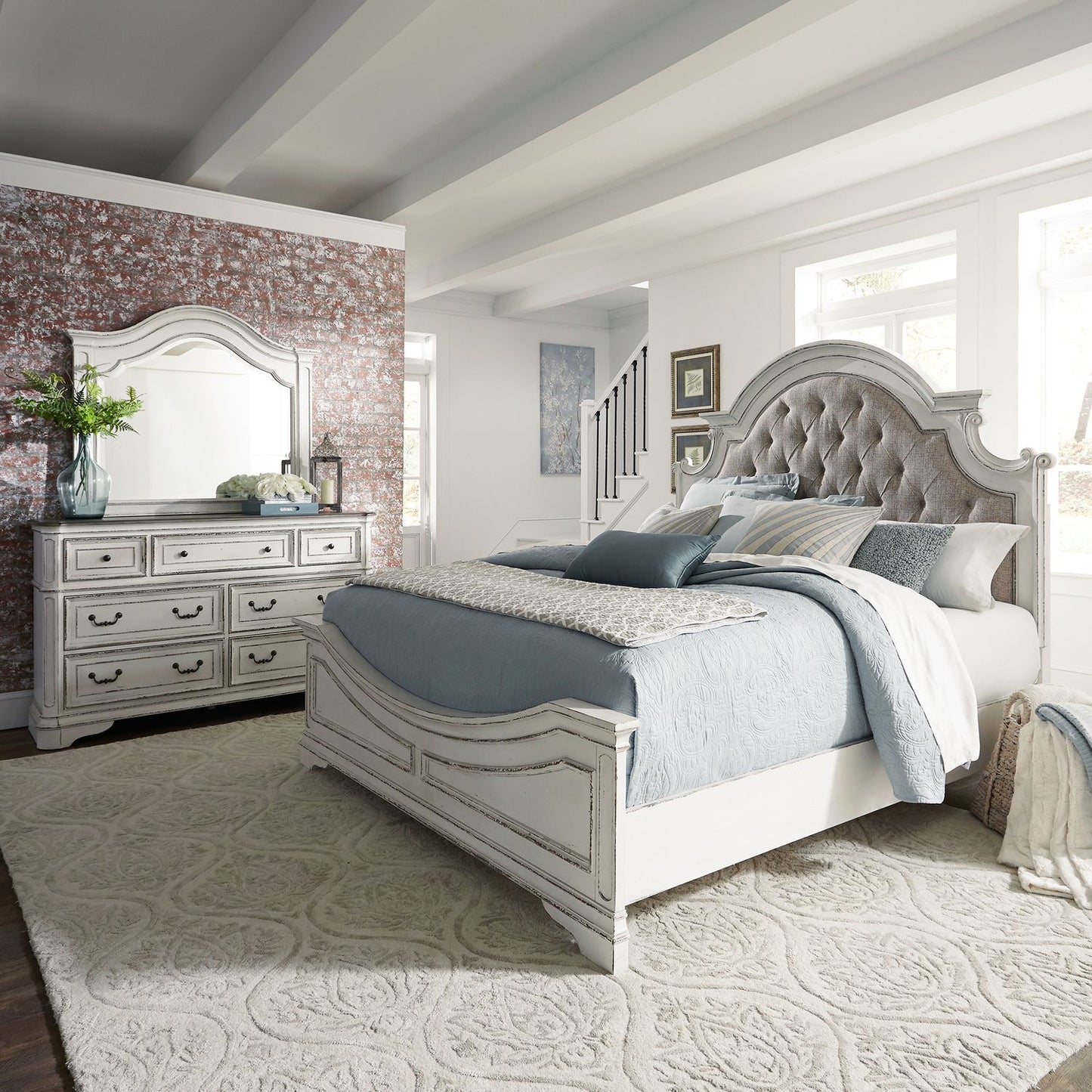 Queen Uph Bed, Dresser & Mirror