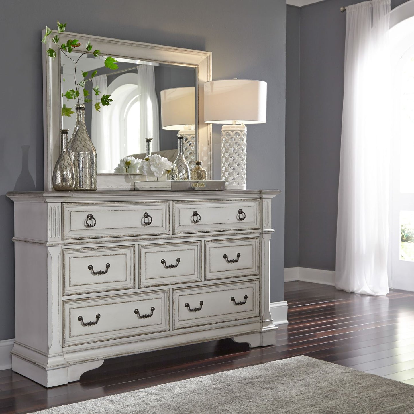 King California Sleigh Bed, Dresser & Mirror, Chest