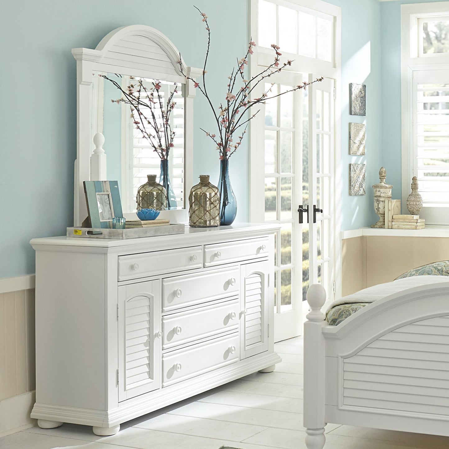 Queen Panel Bed, Dresser & Mirror, Night Stand